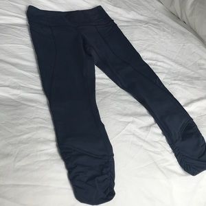 Lululemon navy blue crop leggings